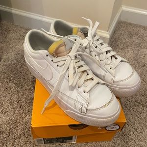 Nike Blazer Low Platform Sneakers triple white